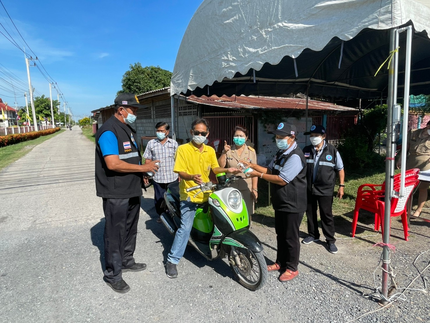 องค์การบริหารส่วนตำบลหนองแขม จัดตั้งจุดตรวจ จุดสกัด จุดคัดกรองการแพร่ระบาดของโรคติดเชื้อไวรัสโคโรนา 2019 (COVID-19)