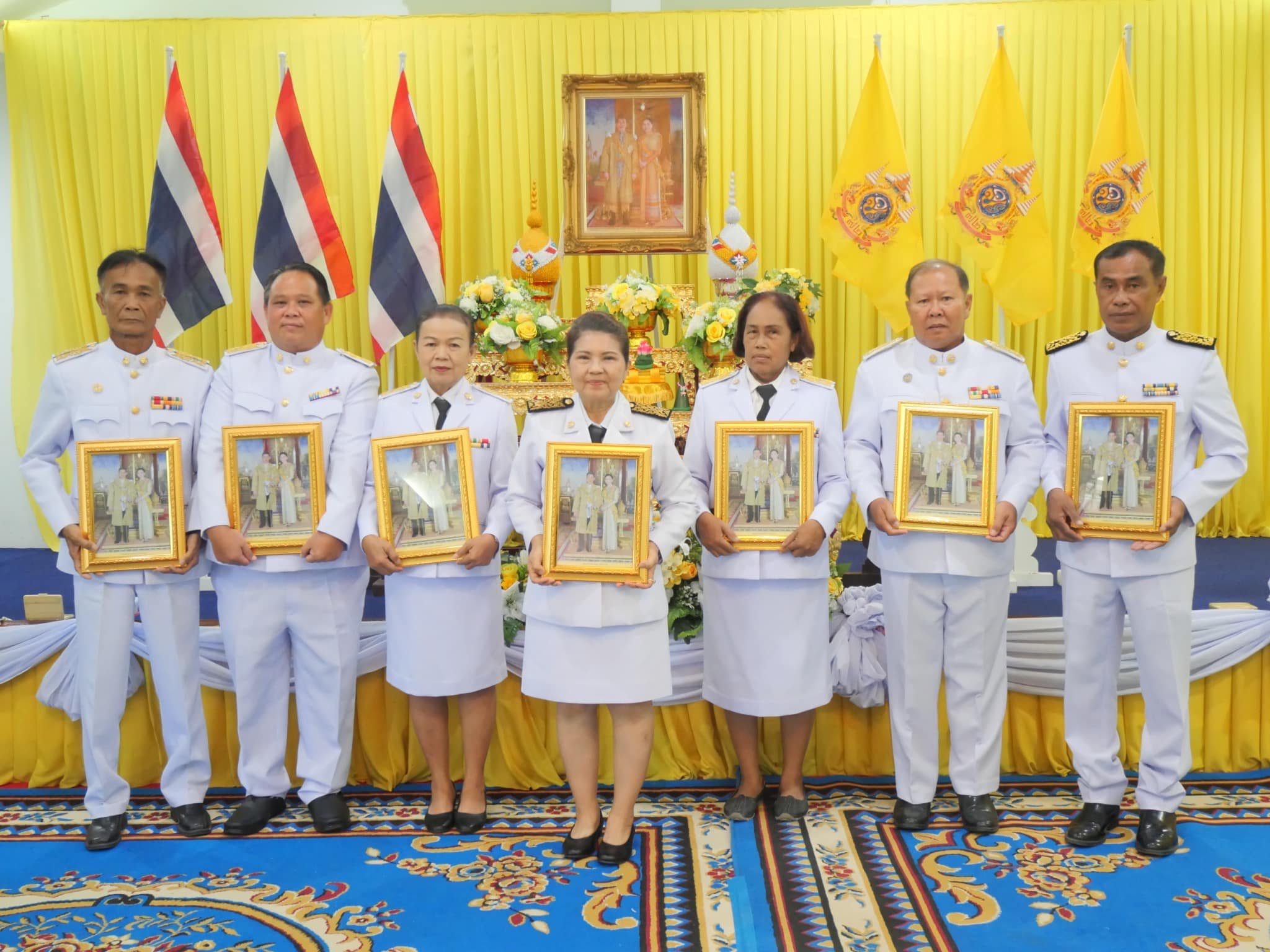 พิธีรับพระราชทานพระบรมฉายาลักษณ์ พระบาทสมเด็จพระเจ้าอยู่หัว ที่ฉายกับสมเด็จพระนางเจ้าฯ พระบรมราชินี