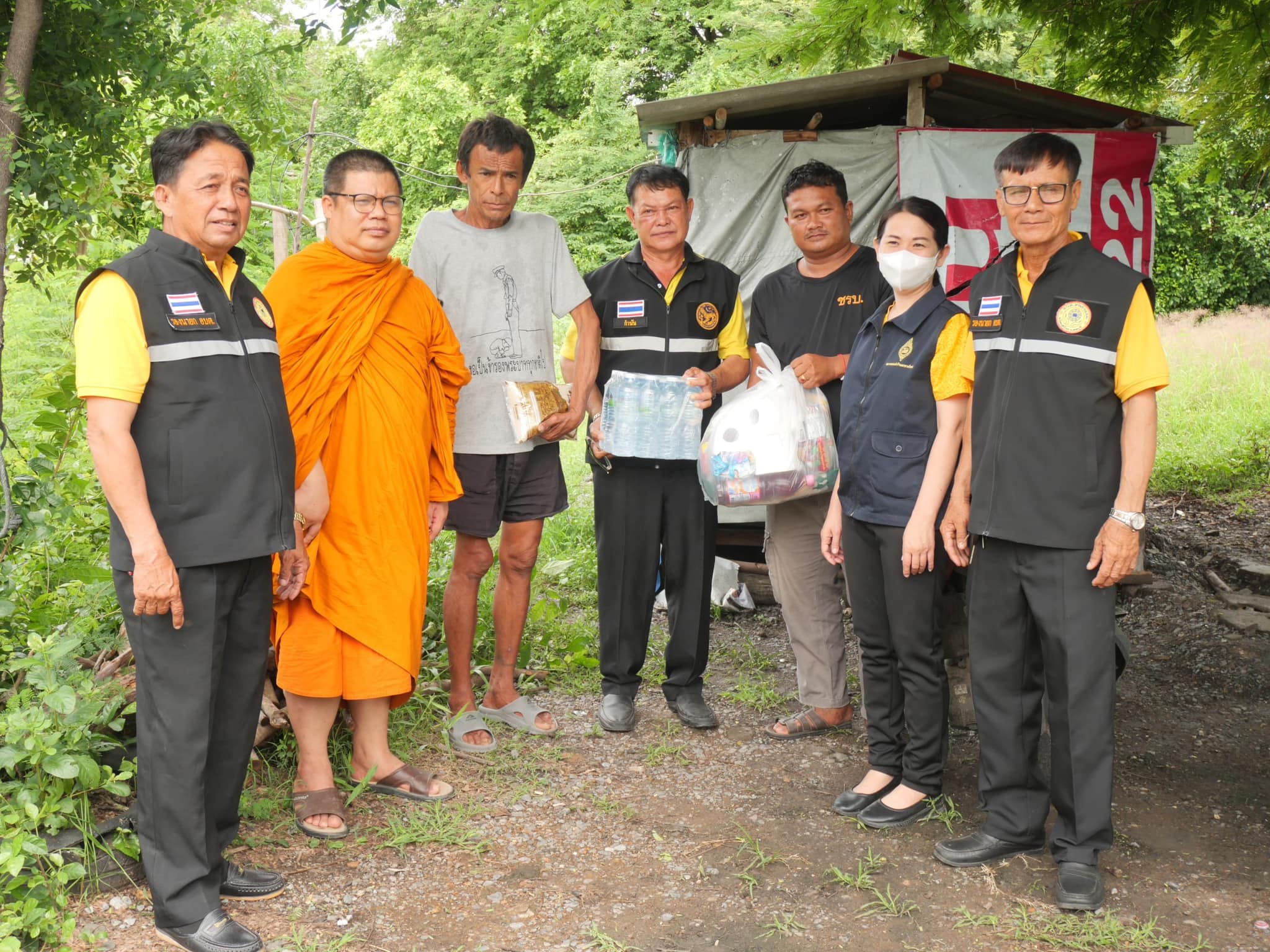 มอบเครื่องยังชีพ ให้แก่ผู้ยากไร้ ในกิจกรรม ” ถนนสายวัฒนธรรม ปันน้ำใจสู่ผู้ยากไร้ ” ในพื้นที่ตำบลหนองแขม หมู่ที่ 1,2,3,4,5