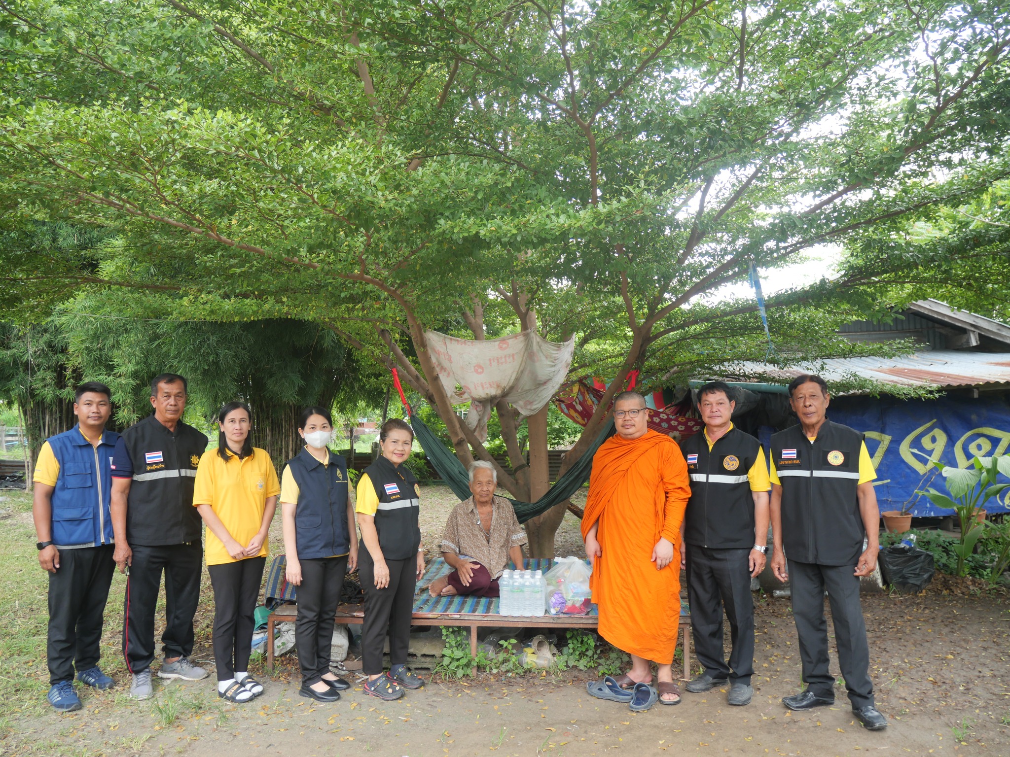 มอบเครื่องยังชีพ ให้แก่ผู้ยากไร้ ในกิจกรรม ” ถนนสายวัฒนธรรม ปันน้ำใจสู่ผู้ยากไร้ “