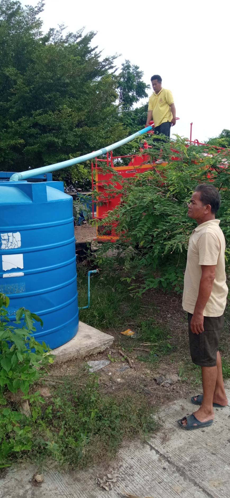 ส่งน้ำให้กับประชาชนหมู่ที่ 11 ตำบลหนองแขม อำเภอโคกสำโรง จังหวัดลพบุรี