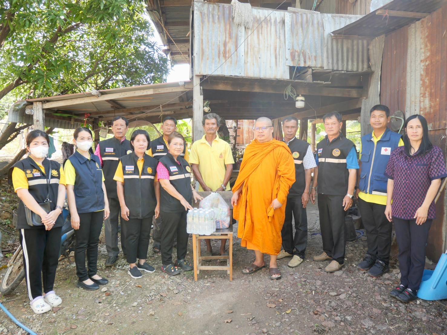 มอบเครื่องยังชีพ ให้แก่ผู้ยากไร้ ในกิจกรรม ” ถนนสายวัฒนธรรม ปันน้ำใจสู่ผู้ยากไร้ “