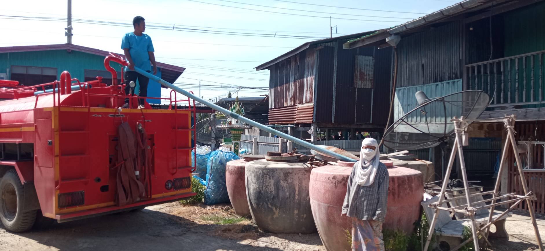 ส่งน้ำให้กับประชาชนหมู่ที่ 12 ตำบลหนองแขม อำเภอโคกสำโรง จังหวัดลพบุรี