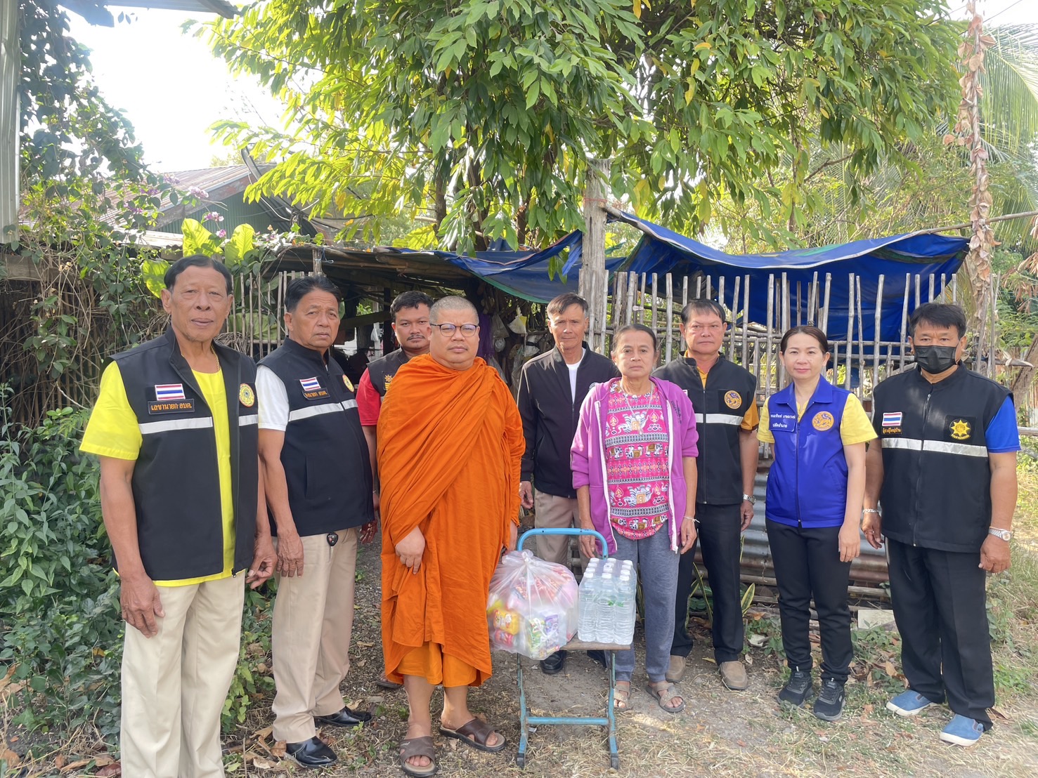 มอบเครื่องยังชีพ ให้แก่ผู้ยากไร้ ในกิจกรรม ” ถนนสายวัฒนธรรม ปันน้ำใจสู่ผู้ยากไร้ “