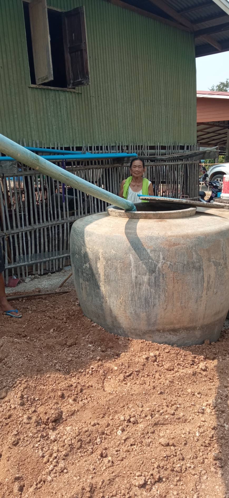 ส่งน้ำให้กับประชาชนหมู่ที่ 11 ตำบลหนองแขม อำเภอโคกสำโรง จังหวัดลพบุรี