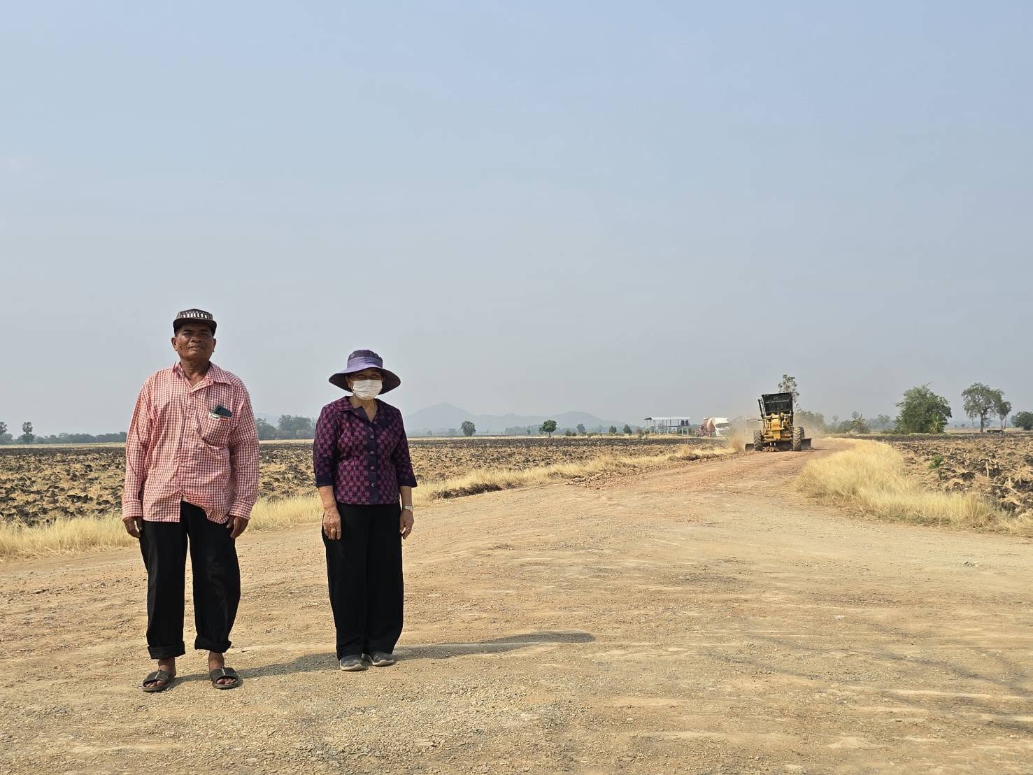 โครงการปรับปรุงถนนลูกรัง