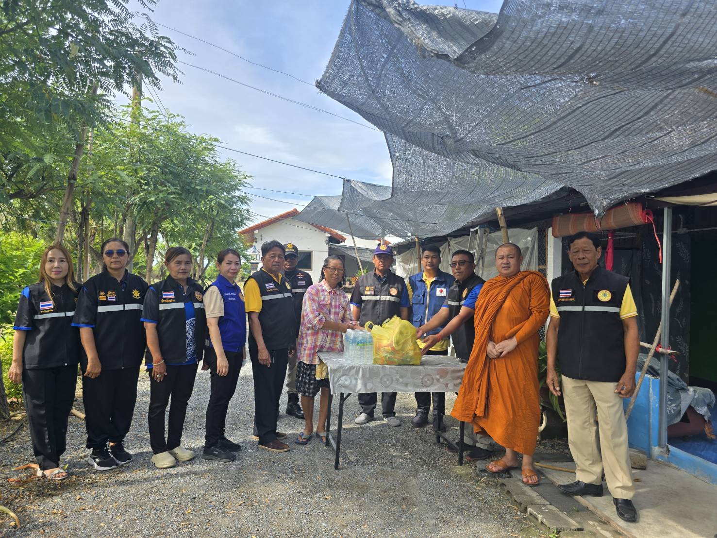 มอบเครื่องยังชีพ ให้แก่ผู้ยากไร้ ในกิจกรรม ” ถนนสายวัฒนธรรม ปันน้ำใจสู่ผู้ยากไร้ “