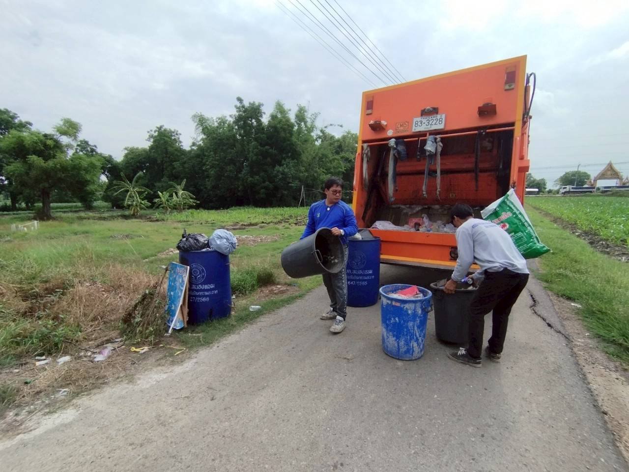 จัดเก็บขยะมูลฝอย