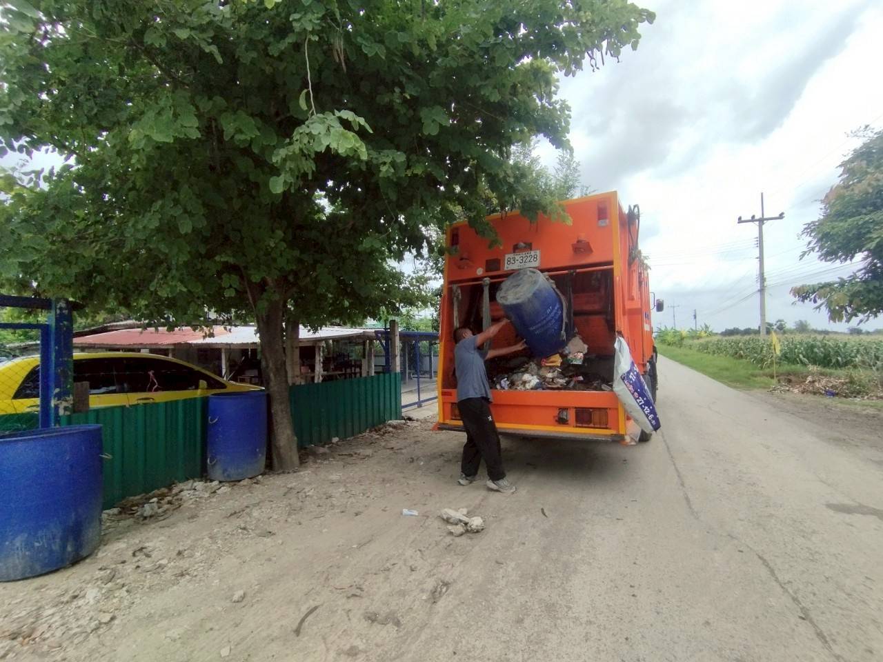จัดเก็บขยะมูลฝอย