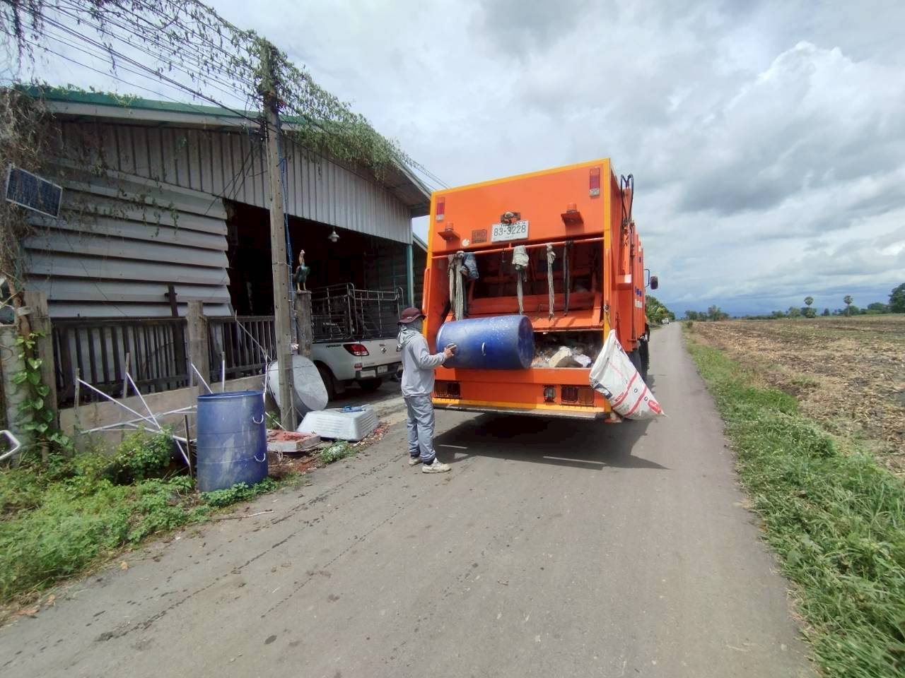 จัดเก็บขยะมูลฝอย