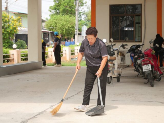LINE_ALBUM_Big Cleaning โรงเรียน_260512_10