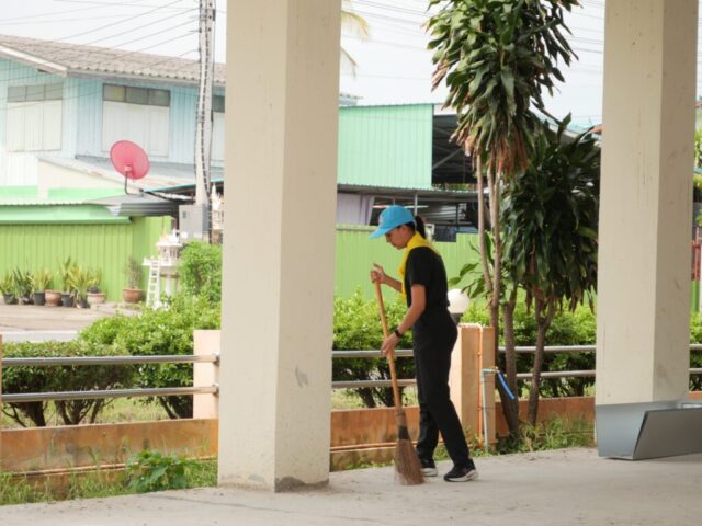 LINE_ALBUM_Big Cleaning โรงเรียน_260512_11