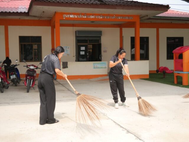 LINE_ALBUM_Big Cleaning โรงเรียน_260512_12