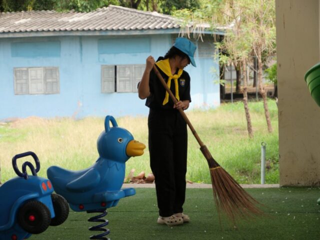 LINE_ALBUM_Big Cleaning โรงเรียน_260512_14