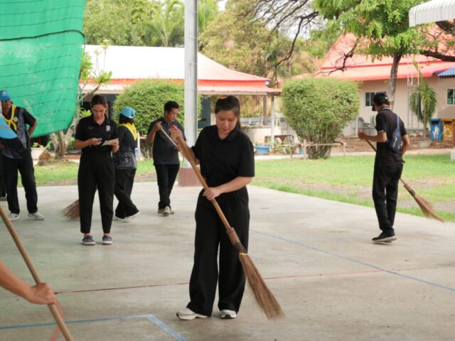 LINE_ALBUM_Big Cleaning โรงเรียน_260512_2
