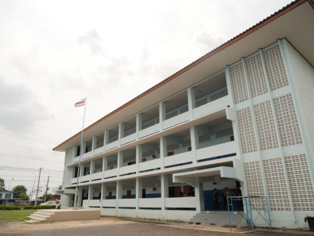 LINE_ALBUM_Big Cleaning โรงเรียน_260512_20