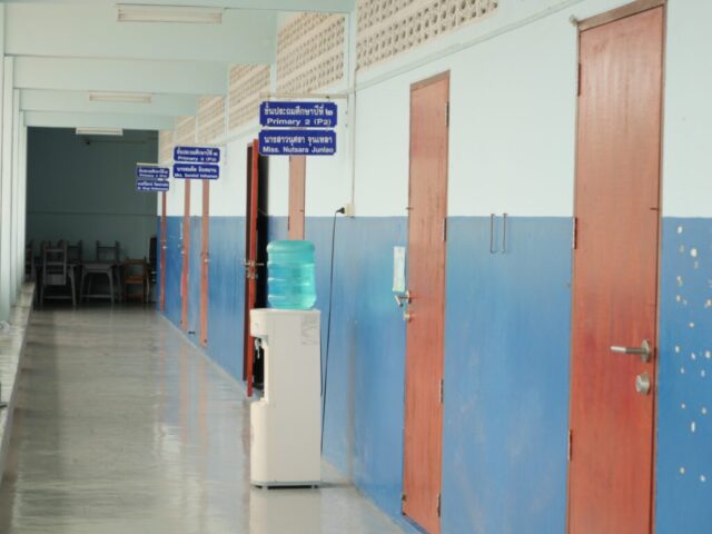 LINE_ALBUM_Big Cleaning โรงเรียน_260512_28
