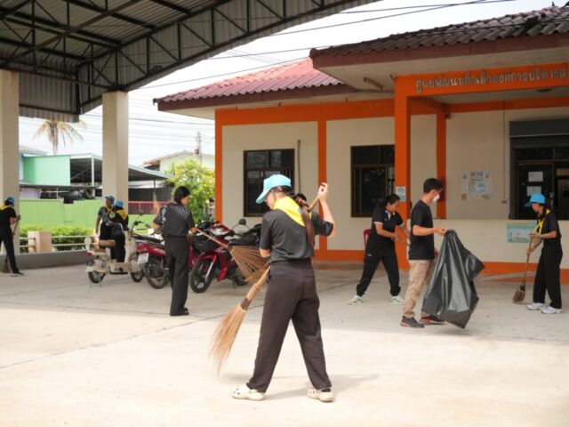 LINE_ALBUM_Big Cleaning โรงเรียน_260512_9
