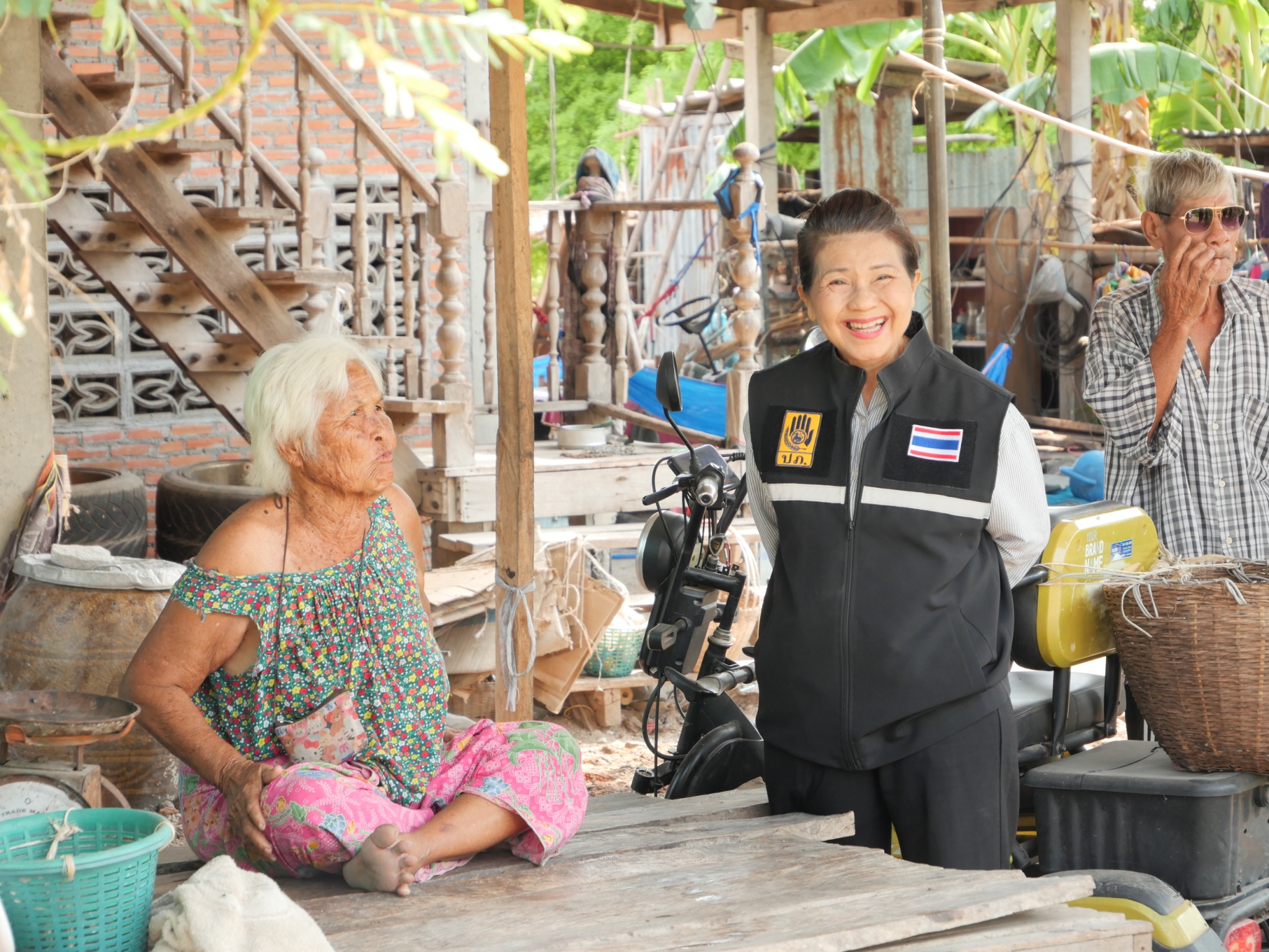 นางพิมพรรนี มีสุดเพียร นายกองค์การบริหารส่วนตำบลหนองแขม ลงพื้นที่ติดตามการดำเนินงานโครงการปรับสภาพแวดล้อมที่อยู่อาศัยสำหรับคนพิการ ประจำปี 2569