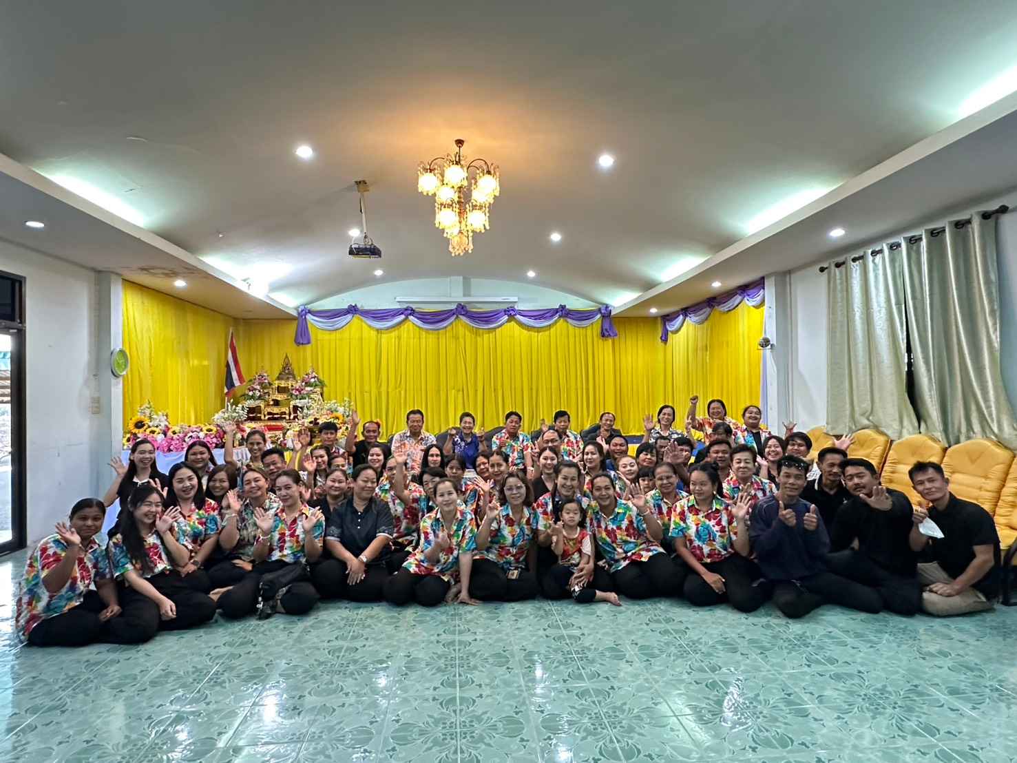 องค์การบริหารส่วนตำบลหนองแขม จัดกิจกรรม สรงน้ำพระ และรดน้ำขอพรผู้ใหญ่ เพื่อสืบสานงานประเพณีวัฒนธรรมไทยอันดีงาม วันสงกรานต์ ประจำปี 2569