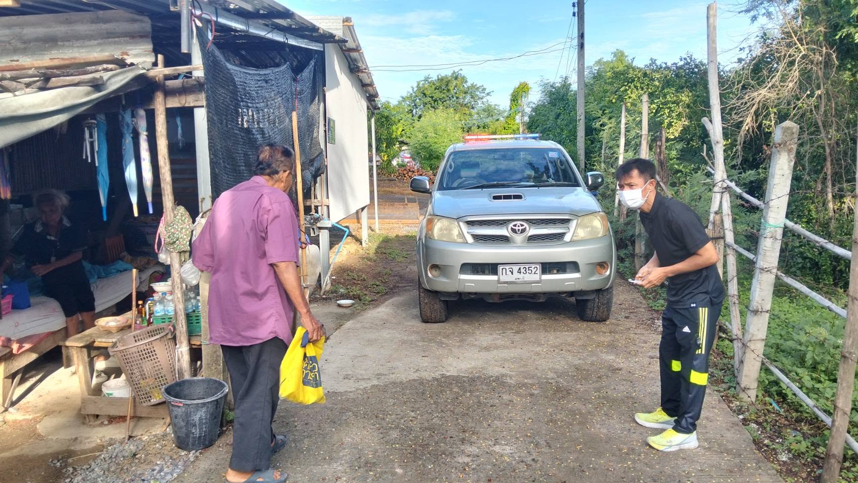 บริการรถ รับ-ส่งผู้ป่วย ผู้ป่วยติดเตียง ผู้สูงอายุ