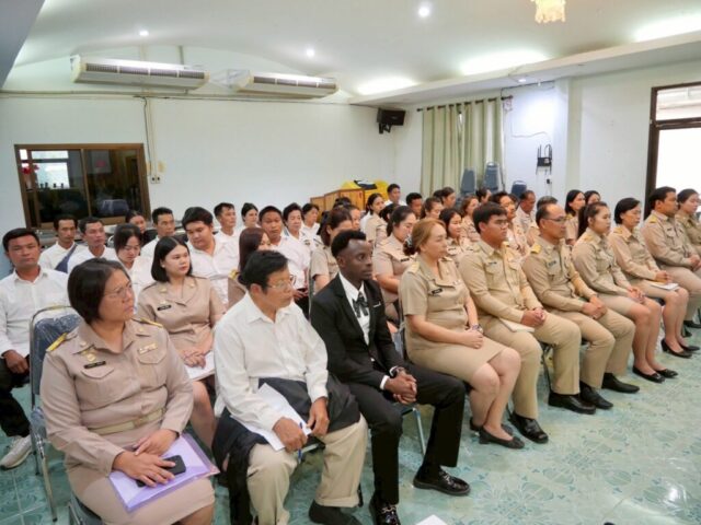 LINE_ALBUM_ประชุมประจำเดือน_260617_10