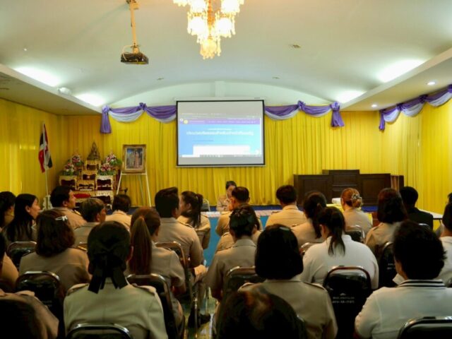 LINE_ALBUM_ประชุมประจำเดือน_260617_4
