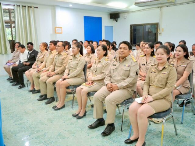 LINE_ALBUM_ประชุมประจำเดือน_260617_5