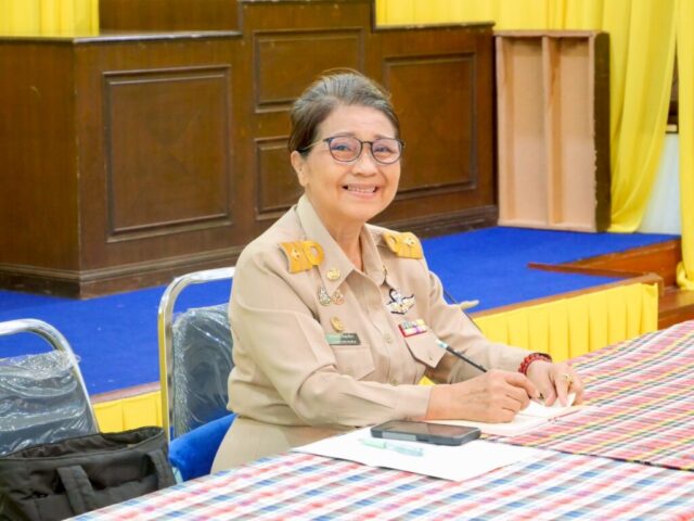 LINE_ALBUM_ประชุมประจำเดือน_260617_6
