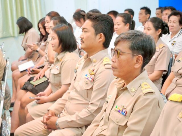 LINE_ALBUM_ประชุมประจำเดือน_260617_7