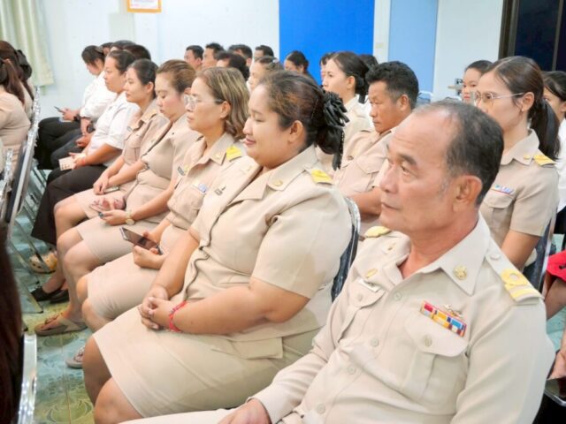 LINE_ALBUM_ประชุมประจำเดือน_260617_8