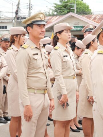 LINE_ALBUM_เคารพธงชาติหน้าอำเภอ_260928_13