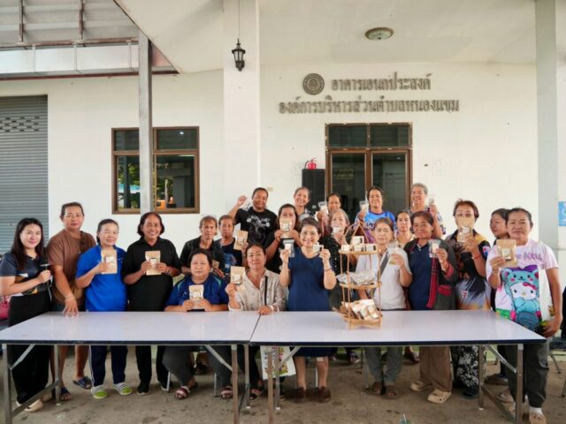 LINE_ALBUM_โครงการส่งเสริมอาชีพ(ทำสบู่)_260908_1