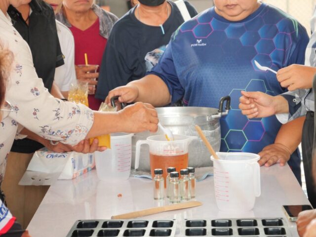 LINE_ALBUM_โครงการส่งเสริมอาชีพ(ทำสบู่)_260908_24