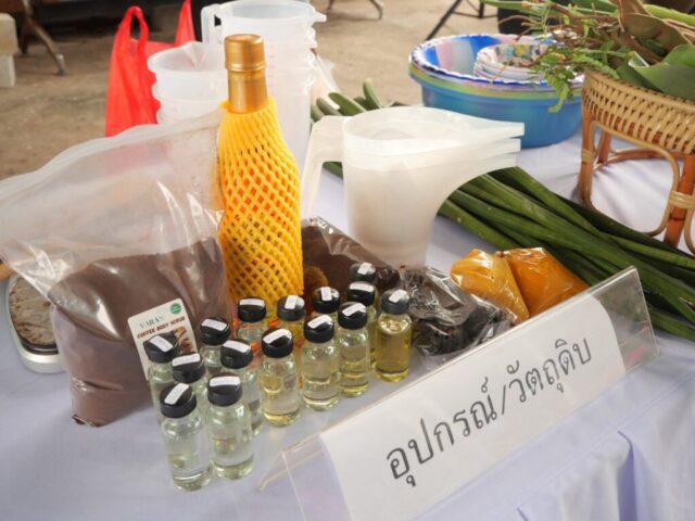 LINE_ALBUM_โครงการส่งเสริมอาชีพ(ทำสบู่)_260908_6